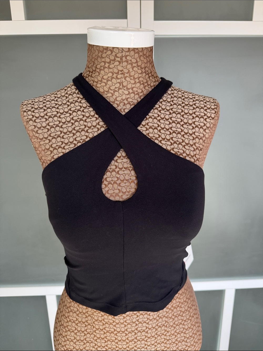 NWT Lululemon athletica Black Crisscross Keyhole Halter Tank Top Sz. 6